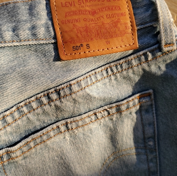 Classic Levi 501 Jeans - Picture 3 of 8